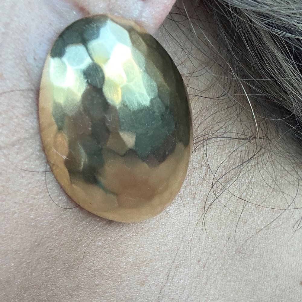 SORU
Metallic Women's Mini Mandorla Earrings